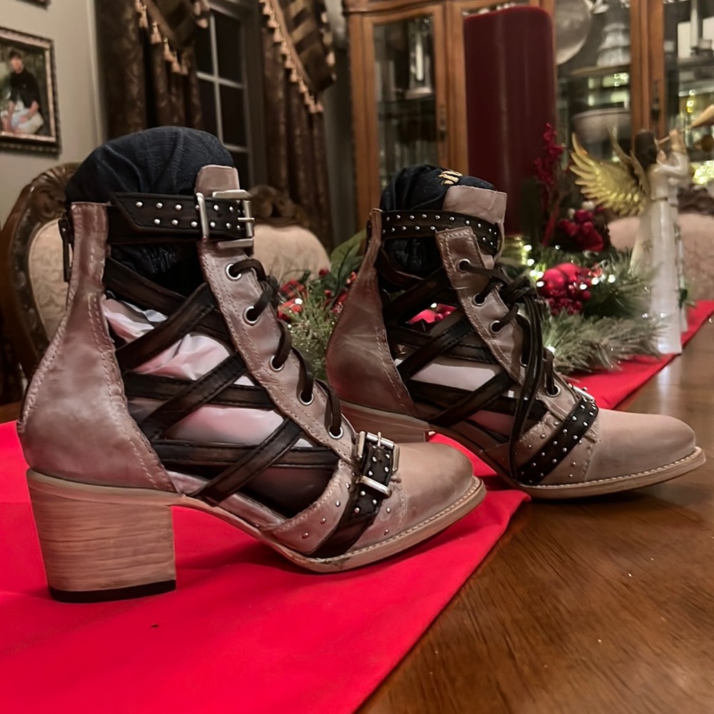 Freebird Cheyenne Taupe Multi Size 8